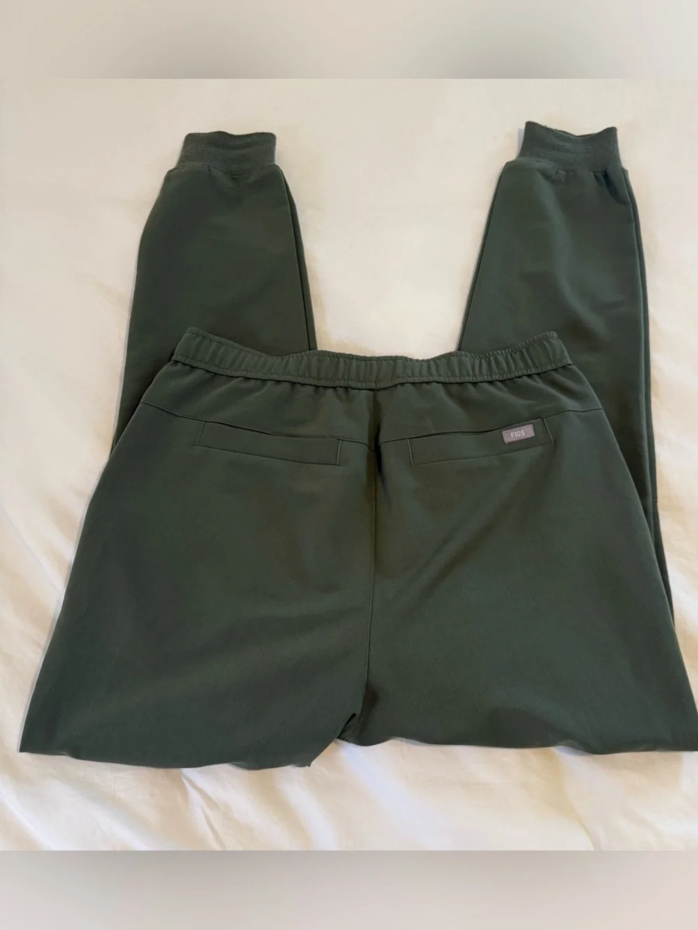 FIGS Tansen Joggers Moss Green Small